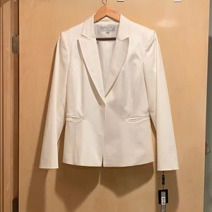 Tahari White Blazer NWT
